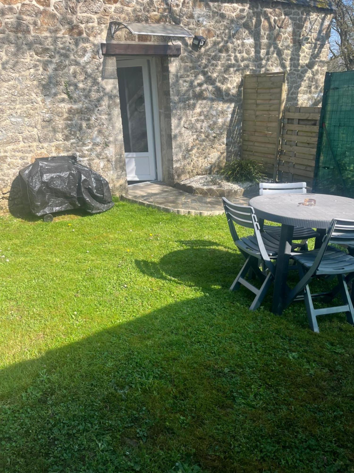 La Petite Maison De Kerguiniou Glomel Exteriér fotografie
